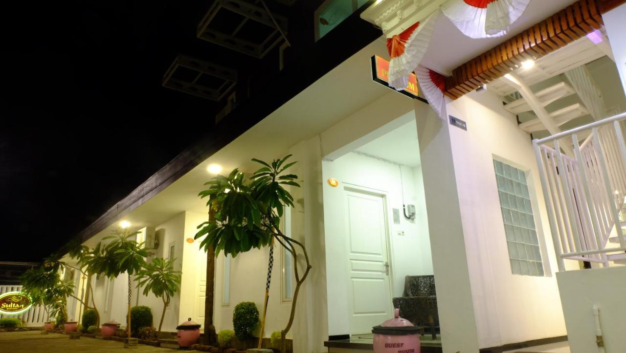 Sultan Guesthouse Tulungagung Esterno foto
