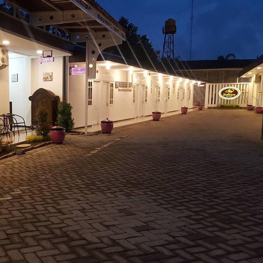 Sultan Guesthouse Tulungagung Esterno foto