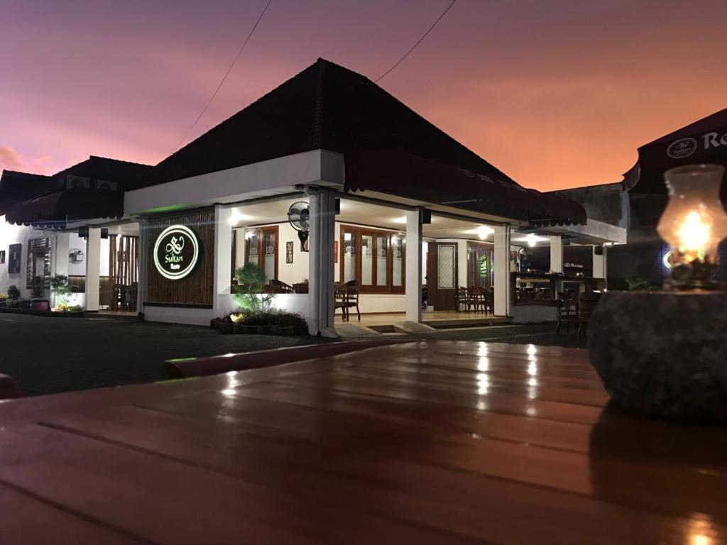 Sultan Guesthouse Tulungagung Esterno foto